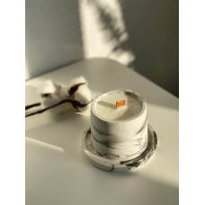 Cоевая свеча с эфирными аромамаслами в гипсовом кашпо Minimal в технике Marble на подставке